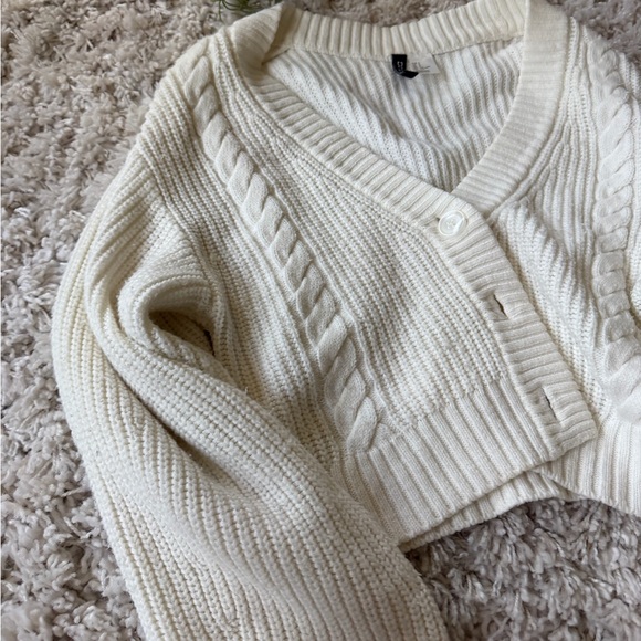 Elegant Cream V-Neck button down crop top thicknet super cute Cardigan - Picture 4 of 6